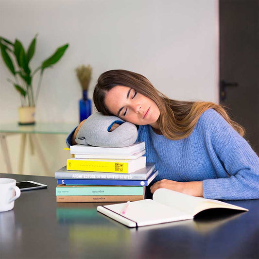 Falling asleep at work: 5 tips to stay awake - Ostrichpillow